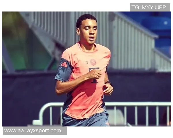 卡尔伤情恢复回归训练拜仁全队仅穆西亚拉缺席合练